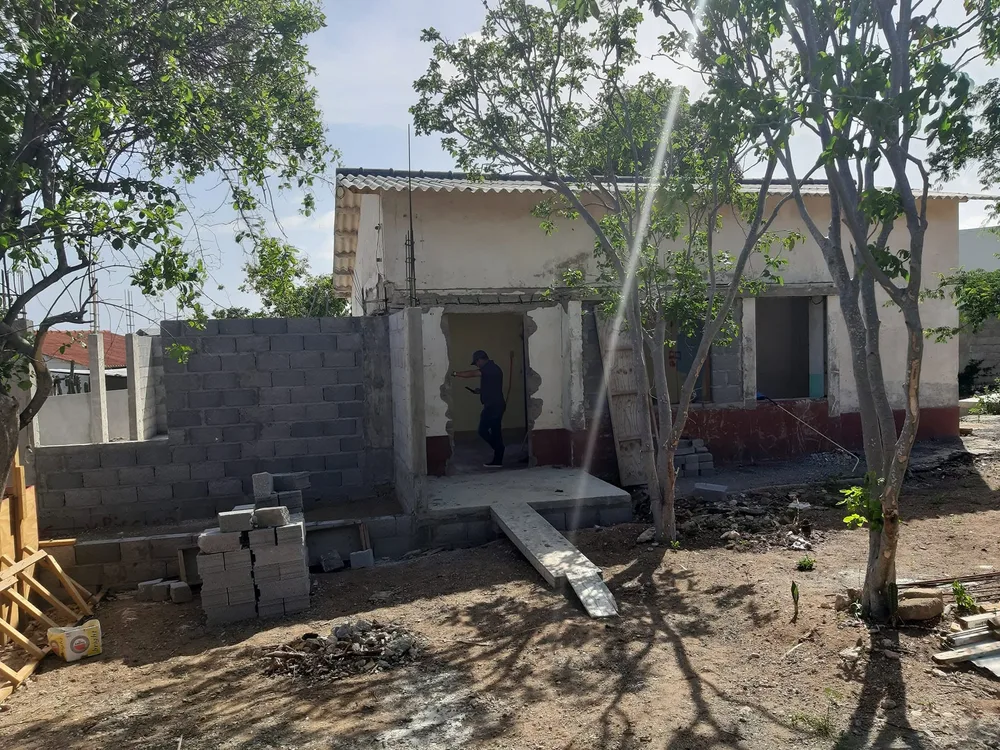 Kallisto Construction crew opening a structural wall during a home renovation in Aruba